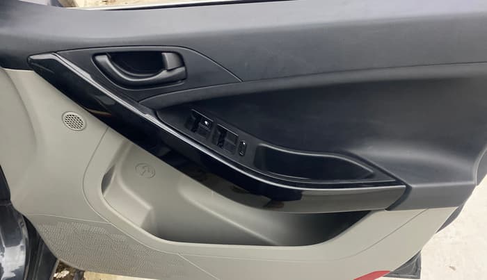 2018 Tata NEXON XT PETROL, Petrol, Manual, 61,927 km, Driver Side Door Panels Control