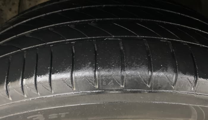 2018 Tata NEXON XT PETROL, Petrol, Manual, 61,927 km, Left Front Tyre Tread