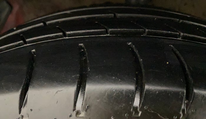 2011 Hyundai i20 MAGNA (O) 1.2, Petrol, Manual, 67,425 km, Left Front Tyre Tread
