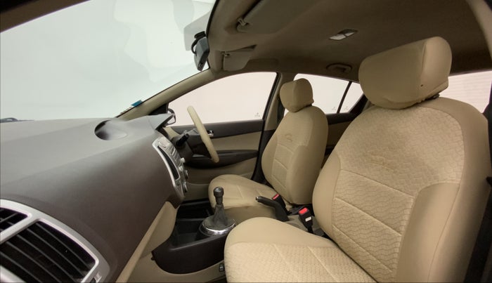 2011 Hyundai i20 MAGNA (O) 1.2, Petrol, Manual, 67,425 km, Right Side Front Door Cabin