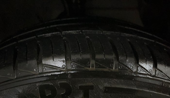 2021 Hyundai GRAND I10 NIOS SPORTZ AMT 1.2 KAPPA VTVT, Petrol, Automatic, 2,888 km, Right Front Tyre Tread