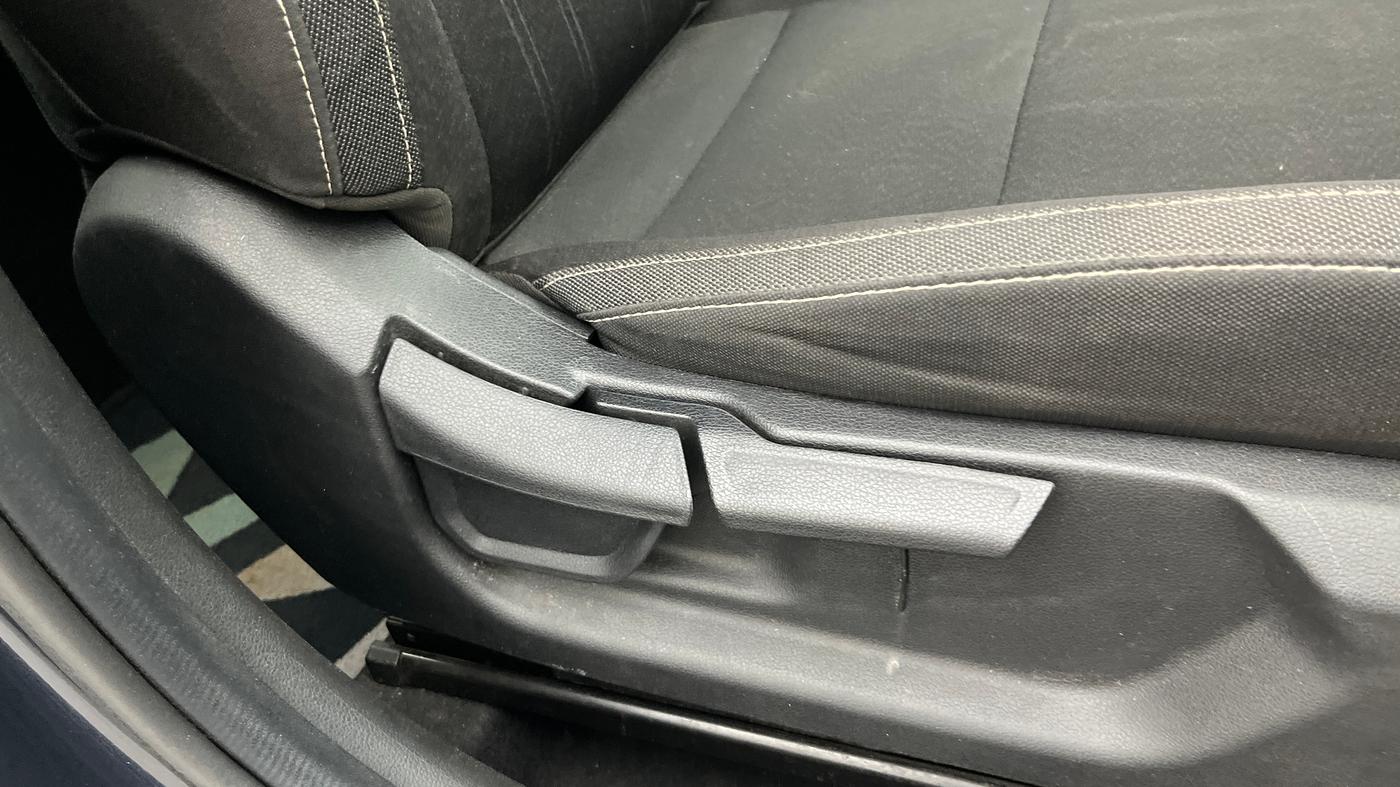 2021 Hyundai NEW I20 SPORTZ 1.2 AT, Petrol, Automatic, 21,065 km, Driver Side Adjustment Panel