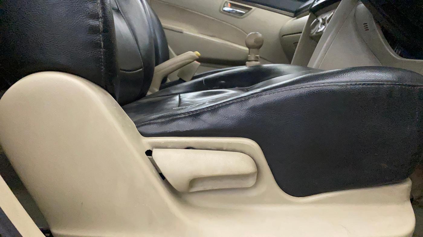 2015 Maruti Swift Dzire VXI, CNG, Manual, 91,737 km, Driver Side Adjustment Panel