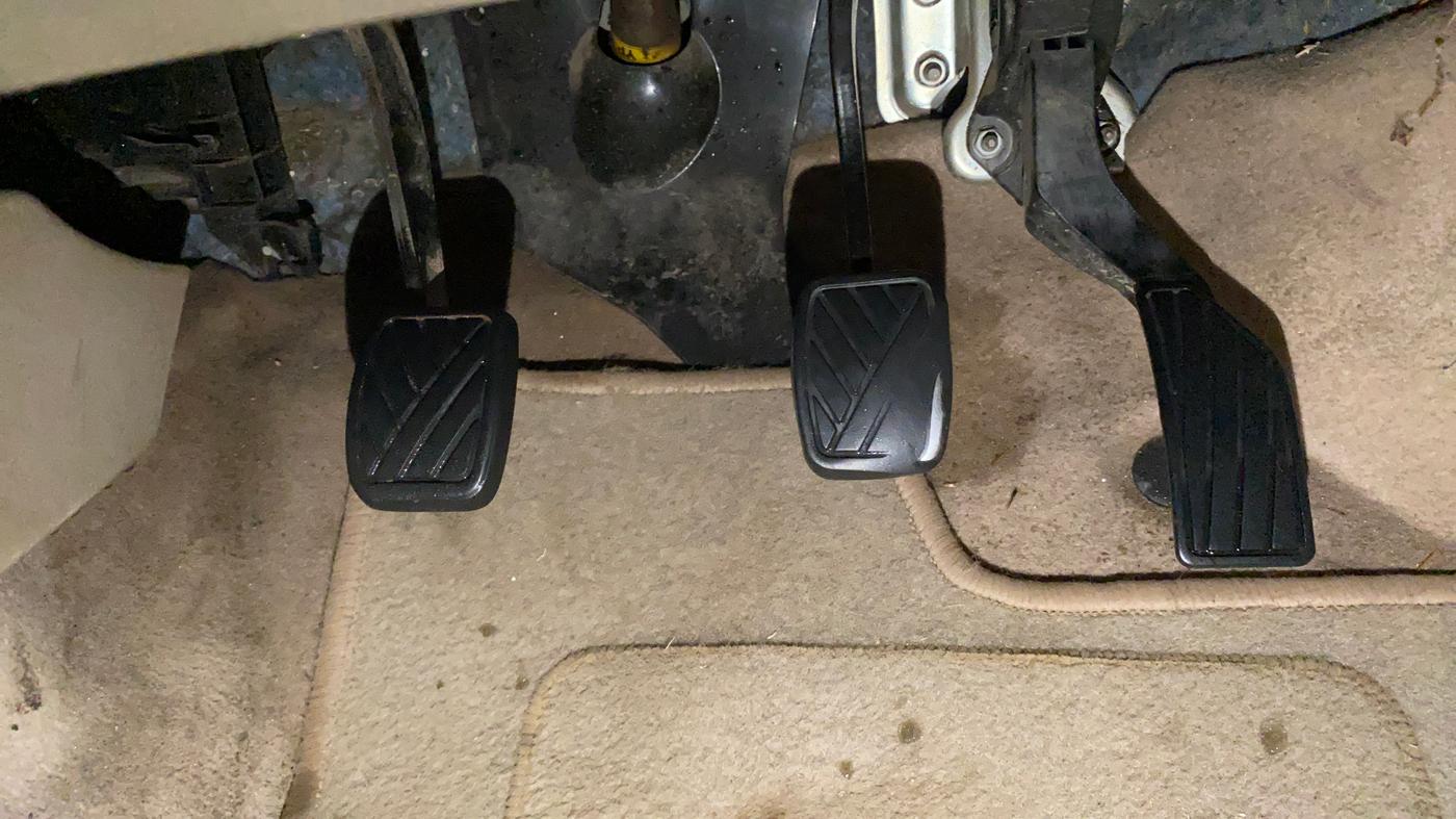 2015 Maruti Swift Dzire VXI, CNG, Manual, 91,737 km, Pedals