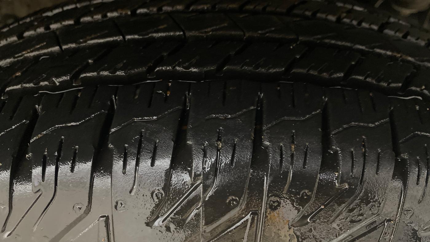 2017 Mahindra TUV300 T8, Diesel, Manual, 75,303 km, Right Front Tyre Tread