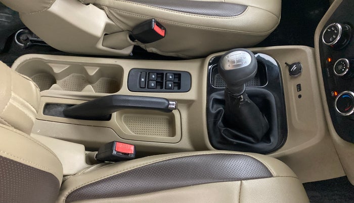 2017 Mahindra TUV300 T8, Diesel, Manual, 75,303 km, Gear Lever