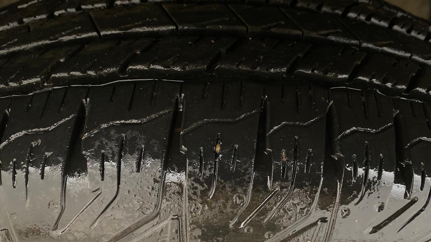 2017 Mahindra TUV300 T8, Diesel, Manual, 75,303 km, Left Front Tyre Tread