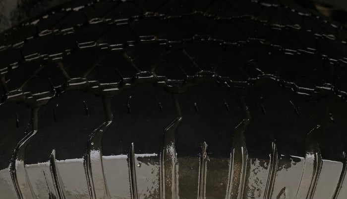 2017 Mahindra TUV300 T8, Diesel, Manual, 75,303 km, Left Rear Tyre Tread