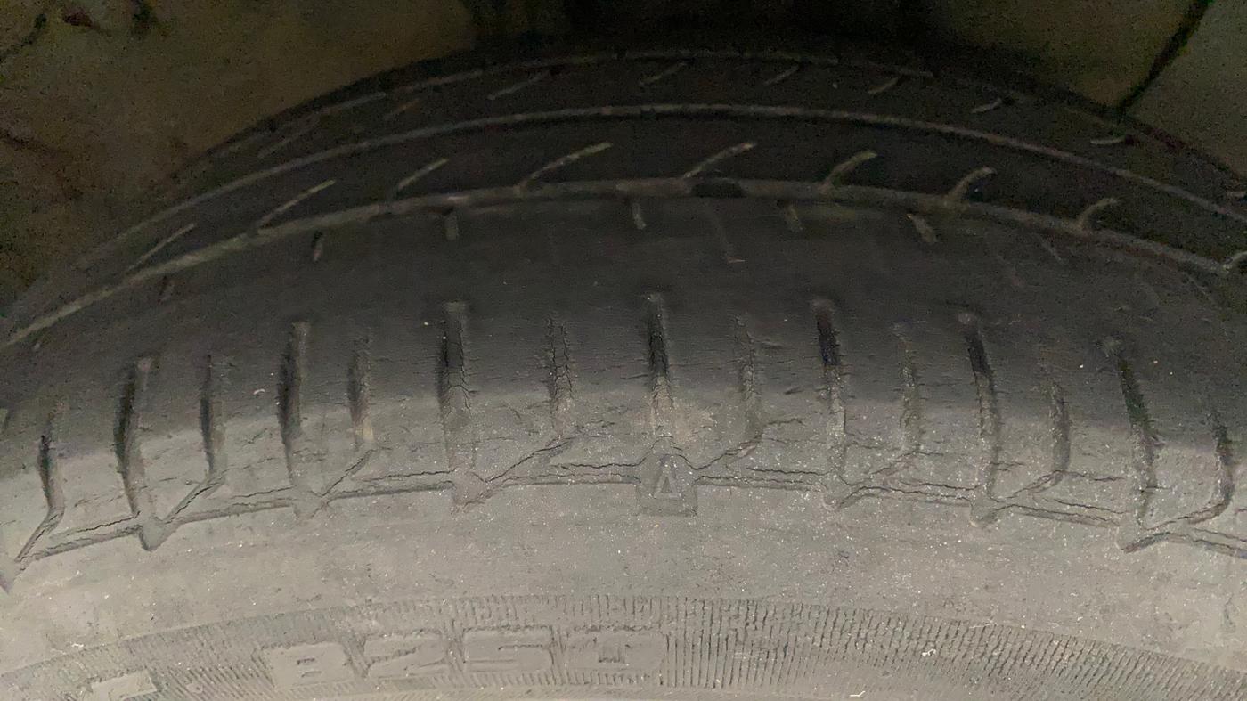 2016 Hyundai Elite i20 ASTA 1.2, Petrol, Manual, 84,419 km, Right Front Tyre Tread