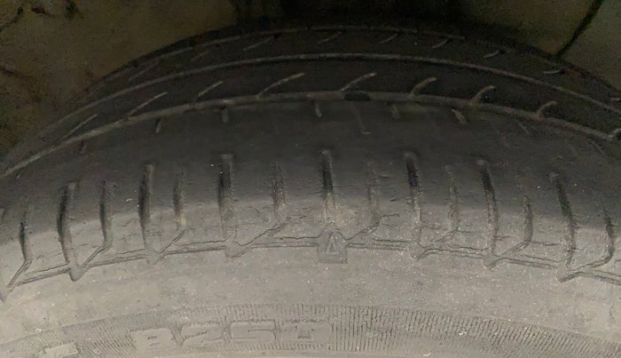 2016 Hyundai Elite i20 ASTA 1.2, Petrol, Manual, 84,419 km, Right Front Tyre Tread