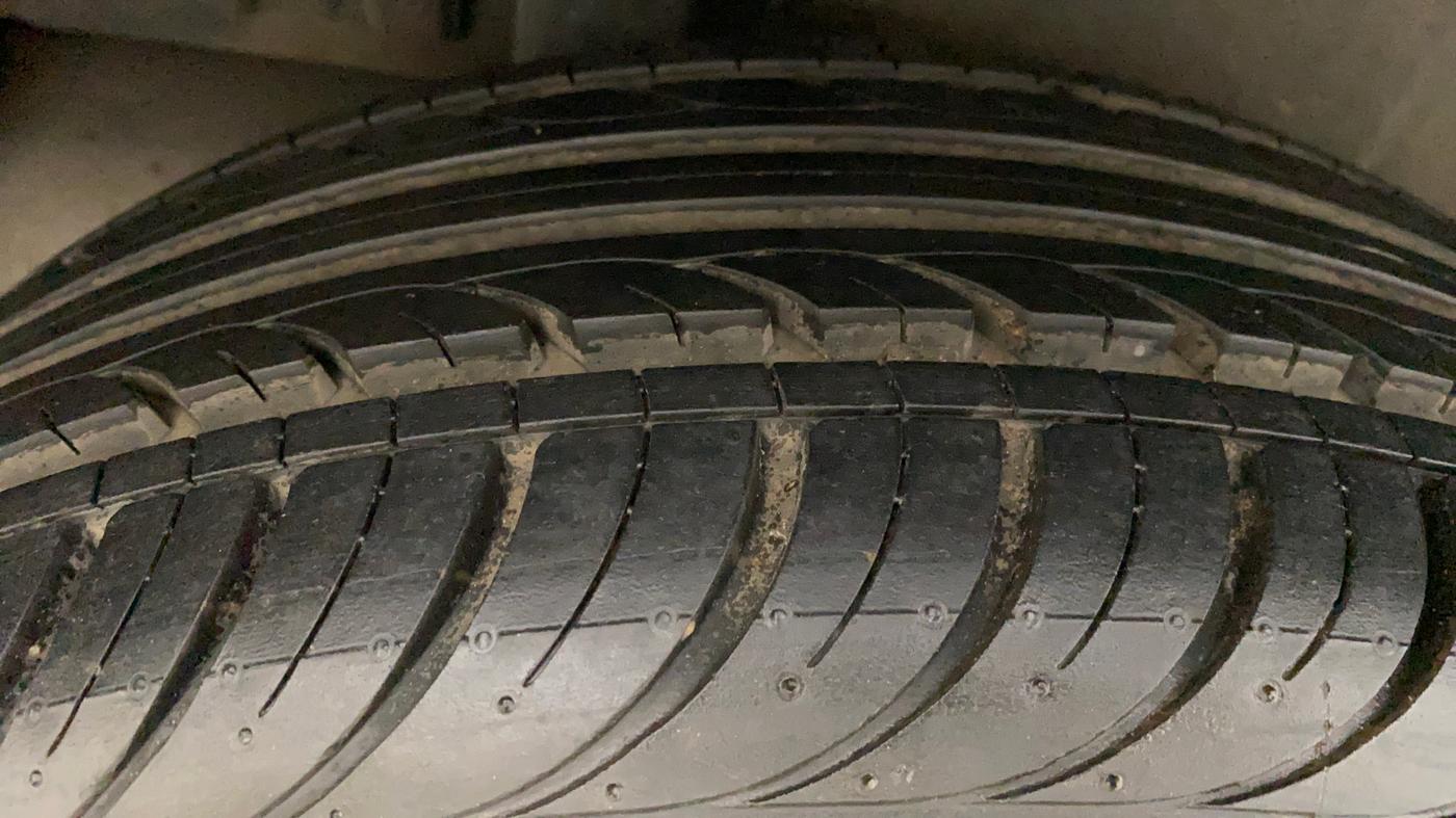 2015 Maruti Ciaz VXI+, Petrol, Manual, 98,152 km, Right Rear Tyre Tread
