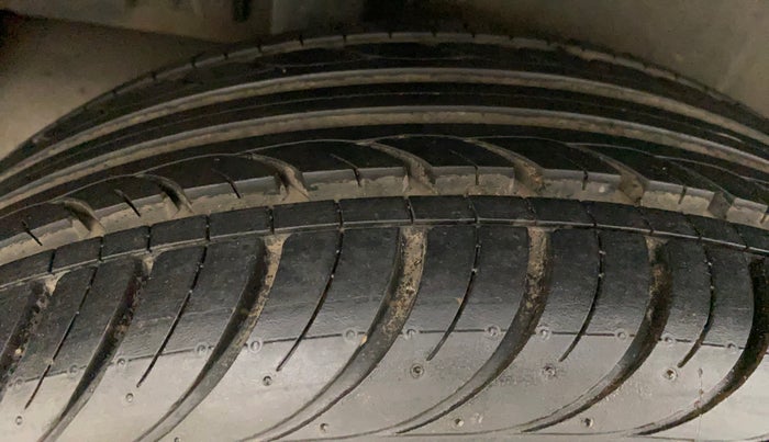 2015 Maruti Ciaz VXI+, Petrol, Manual, 98,152 km, Right Rear Tyre Tread