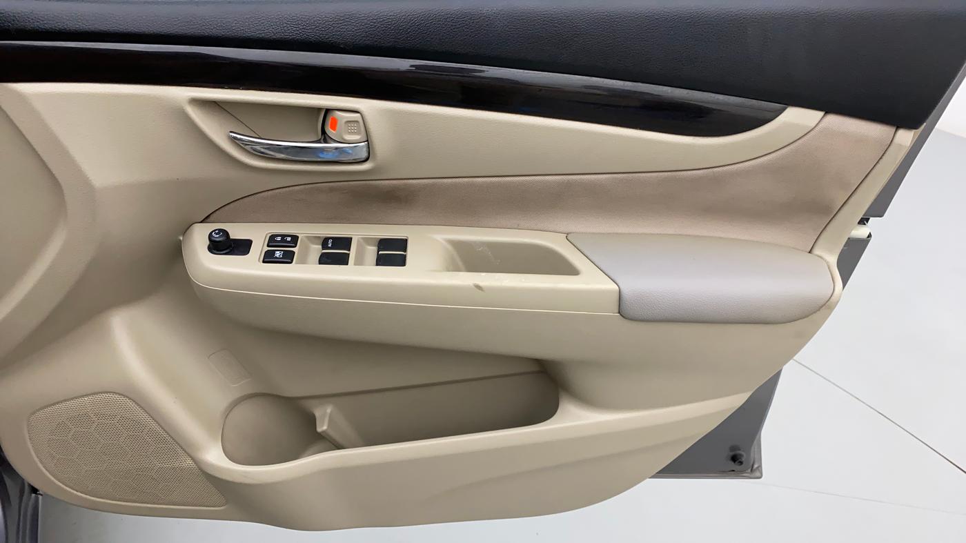 2015 Maruti Ciaz VXI+, Petrol, Manual, 98,152 km, Driver Side Door Panels Control