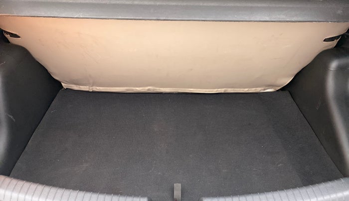 2017 Hyundai Grand i10 ASTA 1.2 KAPPA VTVT, Petrol, Manual, 24,743 km, Boot Inside