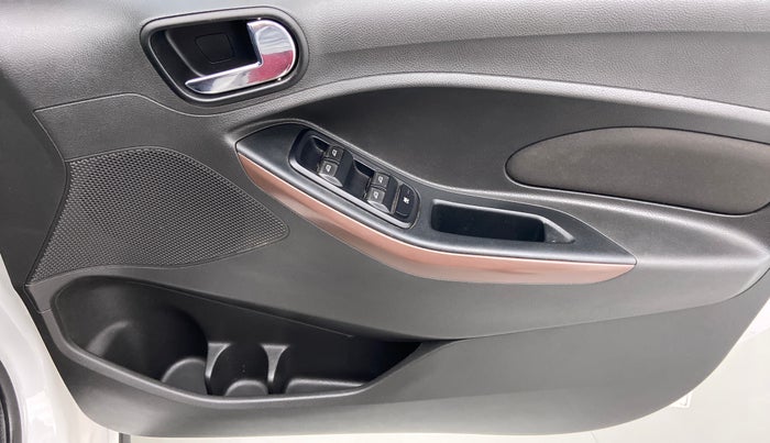 2018 Ford FREESTYLE TITANIUM + 1.2 TI-VCT, Petrol, Manual, 6,977 km, Driver Side Door Panels Control