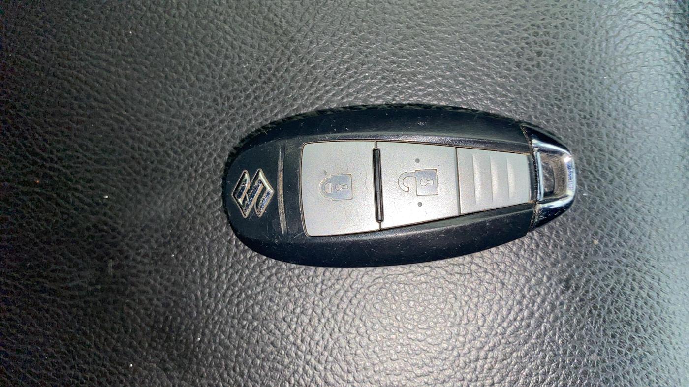 2015 Maruti Swift ZXI, Petrol, Manual, 1,19,485 km, Key Close Up