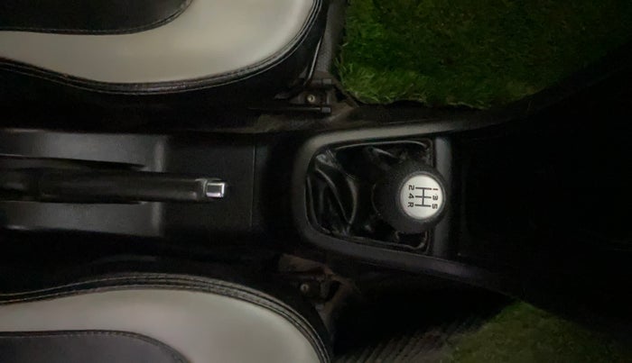 2015 Maruti Swift ZXI, Petrol, Manual, 1,19,459 km, Gear Lever