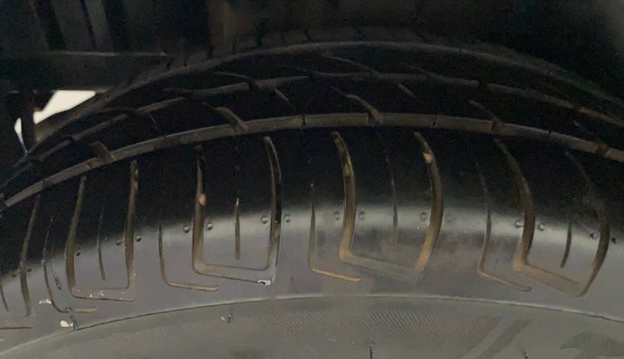 2015 Maruti Swift ZXI, Petrol, Manual, 1,19,459 km, Right Rear Tyre Tread