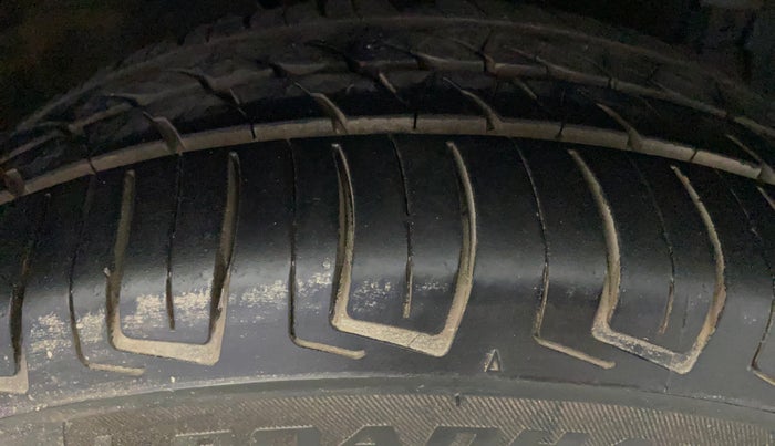 2015 Maruti Swift ZXI, Petrol, Manual, 1,19,459 km, Right Front Tyre Tread