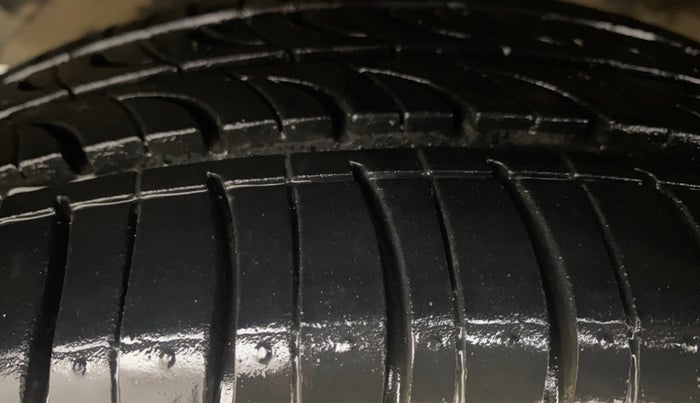 2014 Hyundai Grand i10 SPORTZ 1.2 KAPPA VTVT, Petrol, Manual, 60,150 km, Left Front Tyre Tread