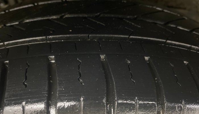 2014 Hyundai Grand i10 SPORTZ 1.2 KAPPA VTVT, Petrol, Manual, 60,150 km, Right Rear Tyre Tread