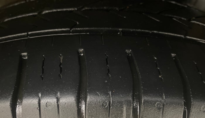 2014 Hyundai Grand i10 SPORTZ 1.2 KAPPA VTVT, Petrol, Manual, 60,150 km, Left Rear Tyre Tread