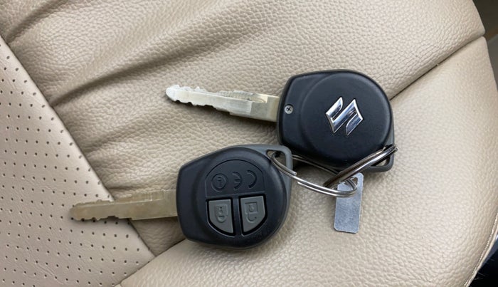 2024 Maruti Dzire VXI AMT, Petrol, Automatic, 30,873 km, Key Close Up