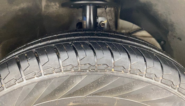 2024 Maruti Dzire VXI AMT, Petrol, Automatic, 30,873 km, Right Front Tyre Tread