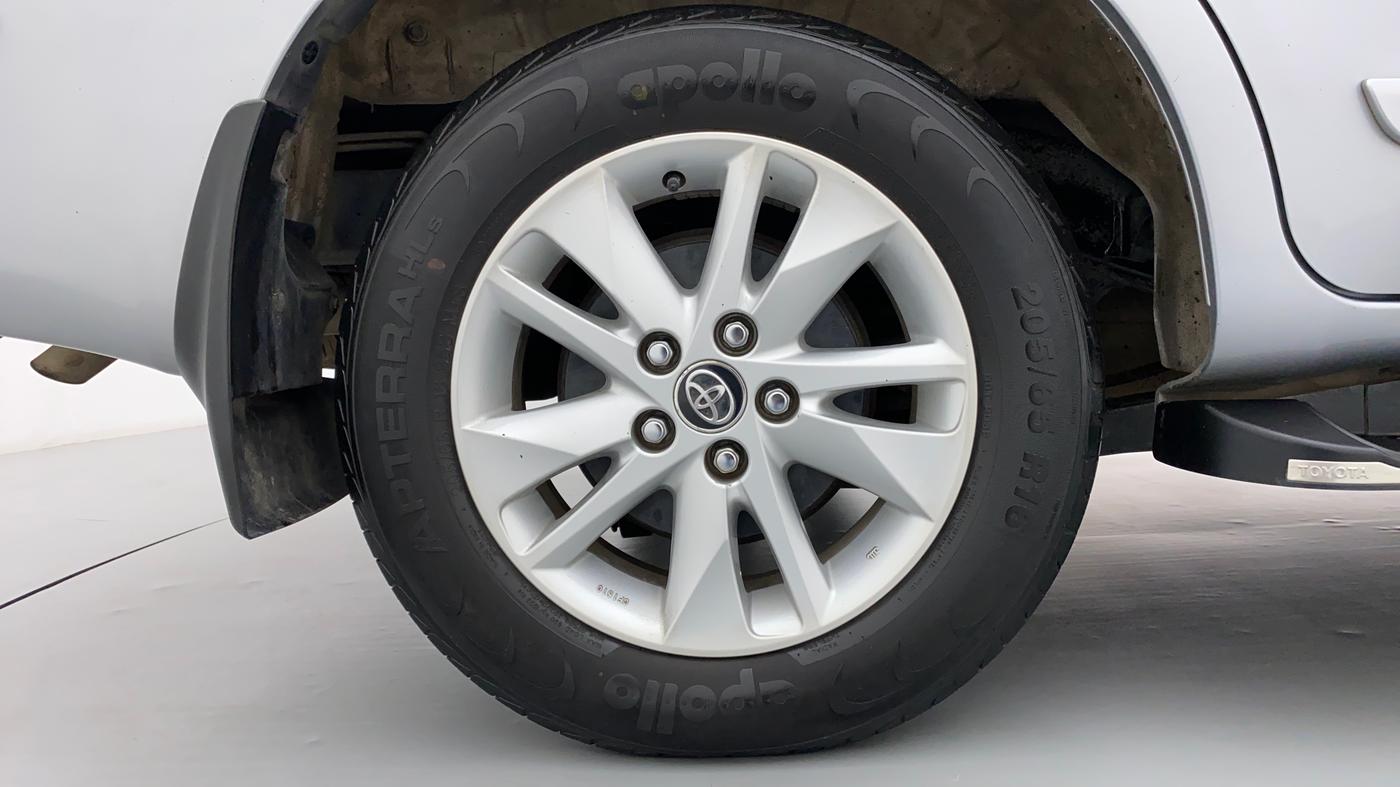 2018 Toyota Innova Crysta 2.4 GX 8 STR, Diesel, Manual, 32,472 km, Right Rear Wheel