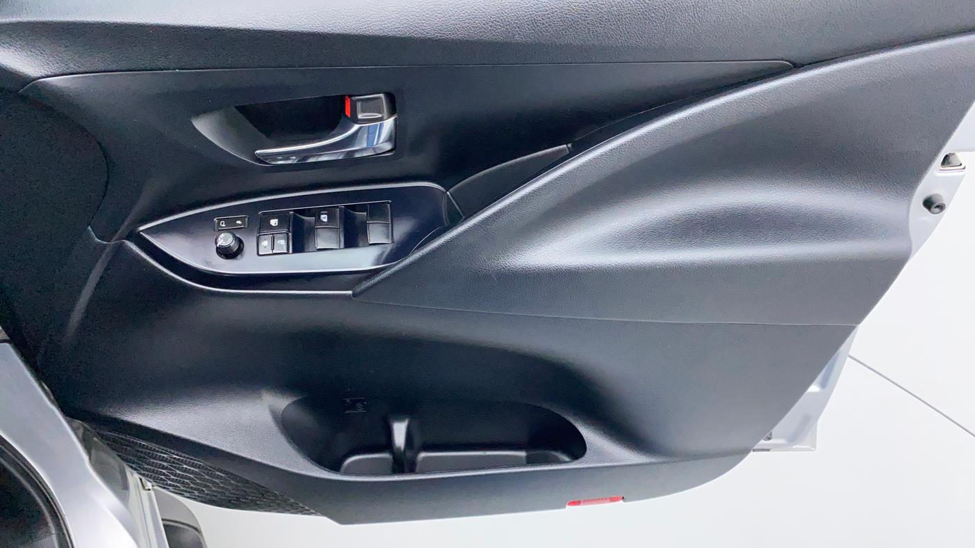 2018 Toyota Innova Crysta 2.4 GX 8 STR, Diesel, Manual, 32,472 km, Driver Side Door Panels Control