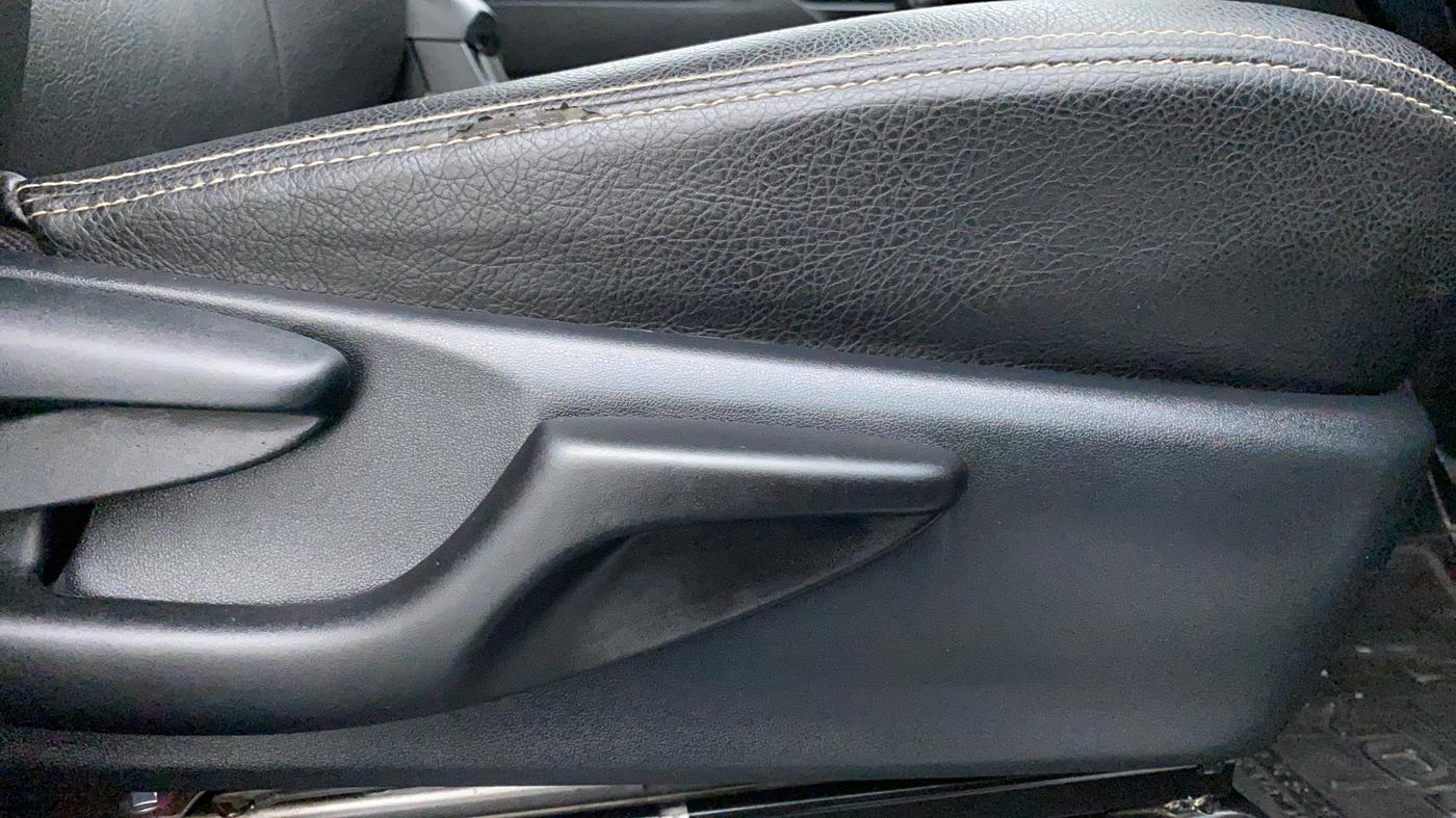 2018 Toyota Innova Crysta 2.4 GX 8 STR, Diesel, Manual, 32,472 km, Driver Side Adjustment Panel