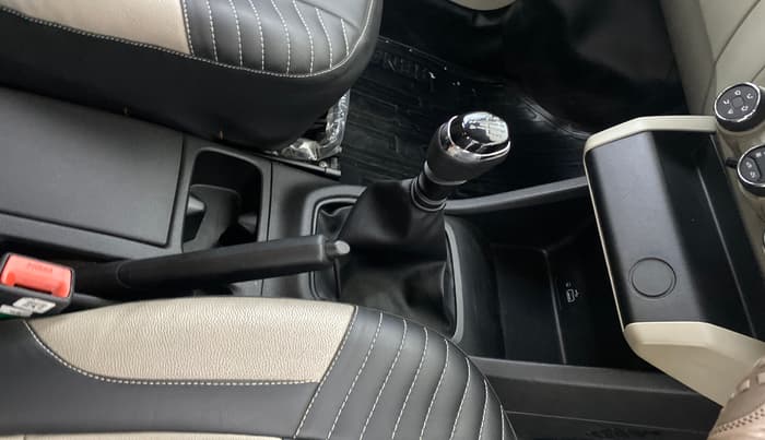 2019 Renault TRIBER RXT, Petrol, Manual, 21,845 km, Gear Lever