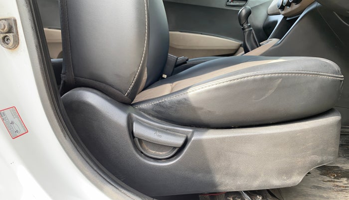 2018 Hyundai Grand i10 MAGNA 1.2 KAPPA VTVT, Petrol, Manual, 50,920 km, Driver Side Adjustment Panel