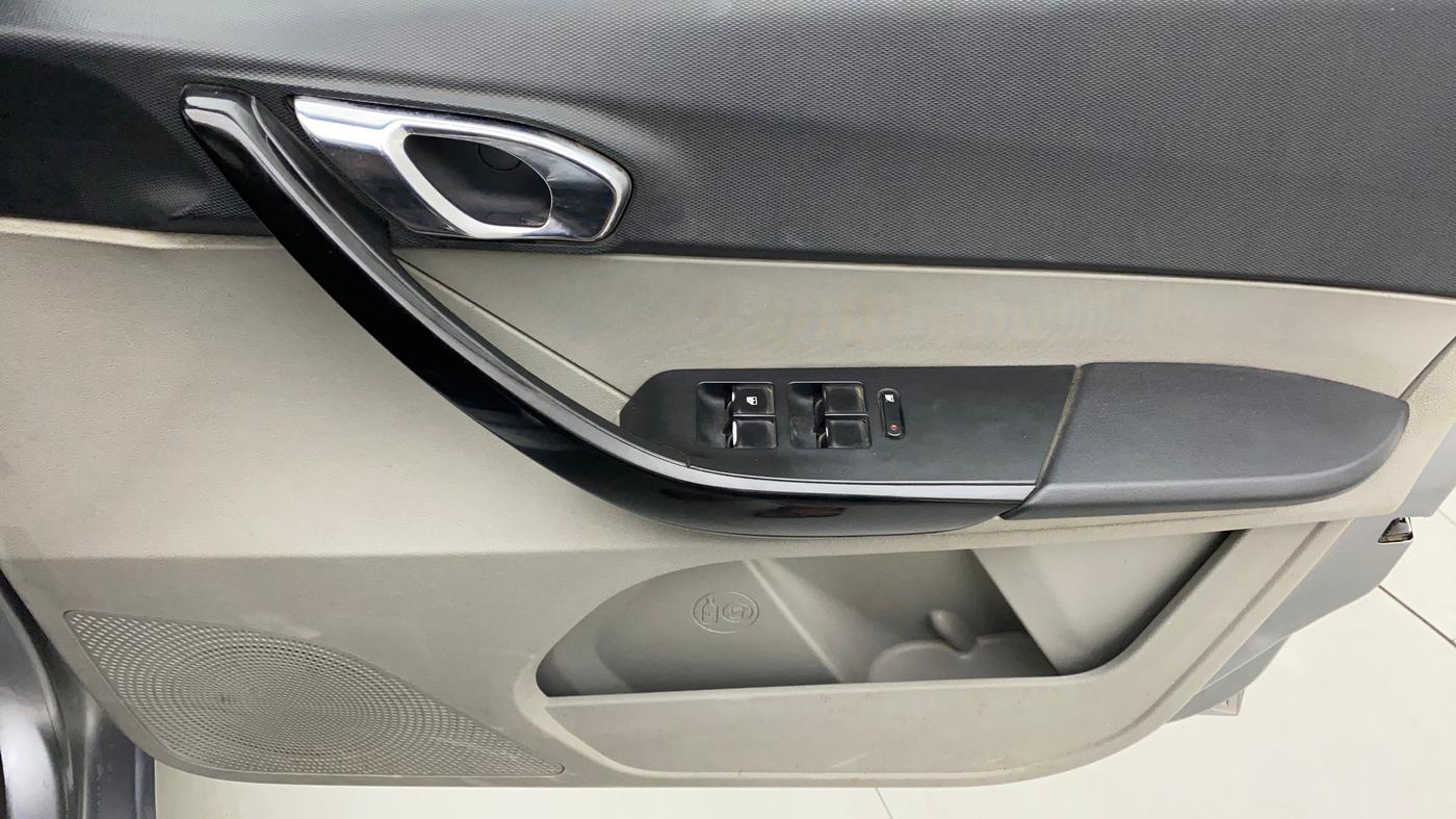 2018 Tata Tiago XZ PETROL, Petrol, Manual, 52,944 km, Driver Side Door Panels Control