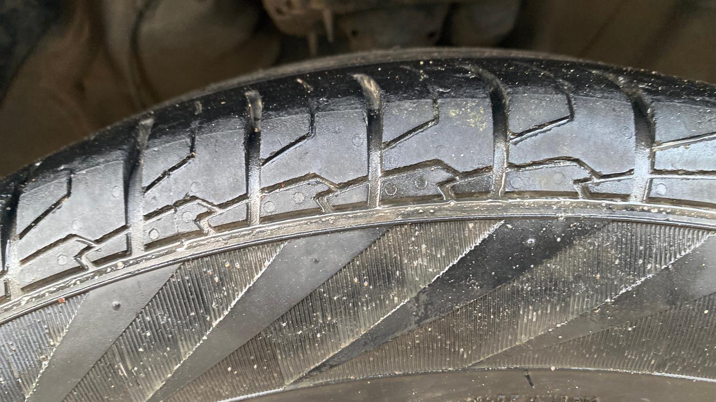 2021 Hyundai Creta SX (O) AT 1.5 DIESEL, Diesel, Automatic, 1,00,034 km, Right Front Tyre Tread