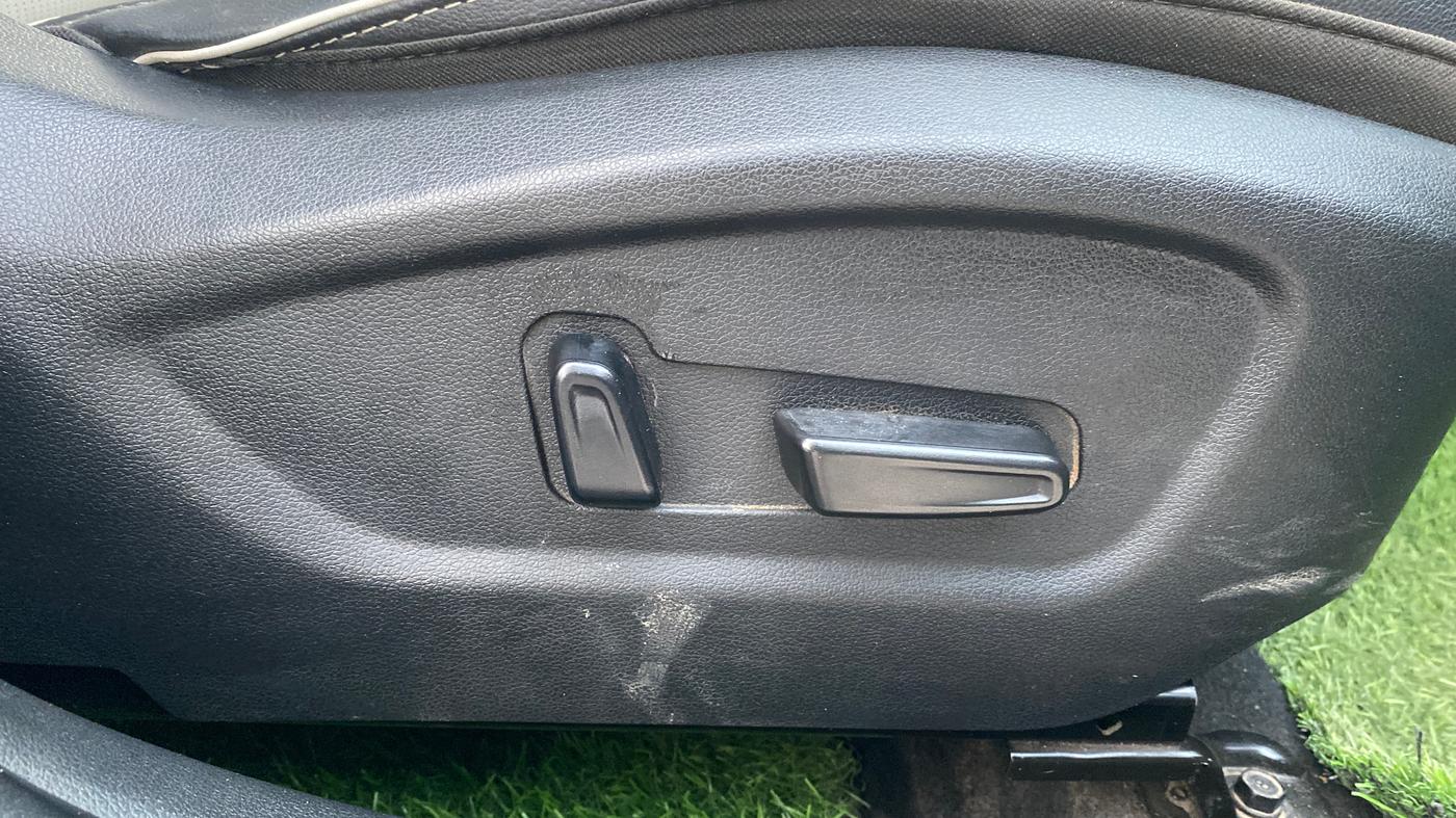 2021 Hyundai Creta SX (O) AT 1.5 DIESEL, Diesel, Automatic, 1,00,034 km, Driver Side Adjustment Panel
