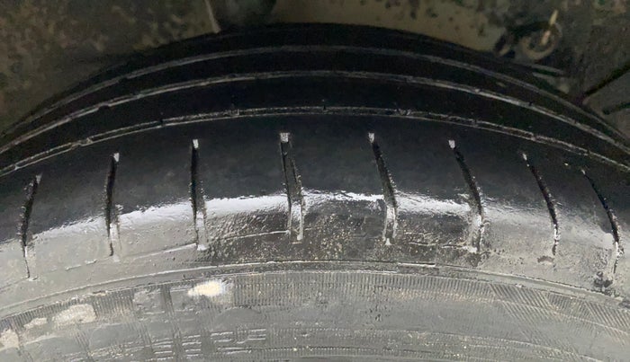 2012 Toyota Etios Liva G, Petrol, Manual, 63,983 km, Right Rear Tyre Tread