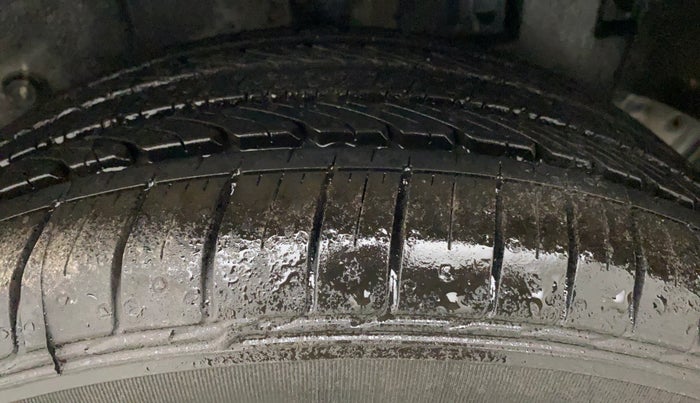 2012 Toyota Etios Liva G, Petrol, Manual, 63,983 km, Left Rear Tyre Tread
