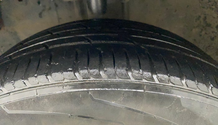 2012 Toyota Etios Liva G, Petrol, Manual, 63,983 km, Left Front Tyre Tread