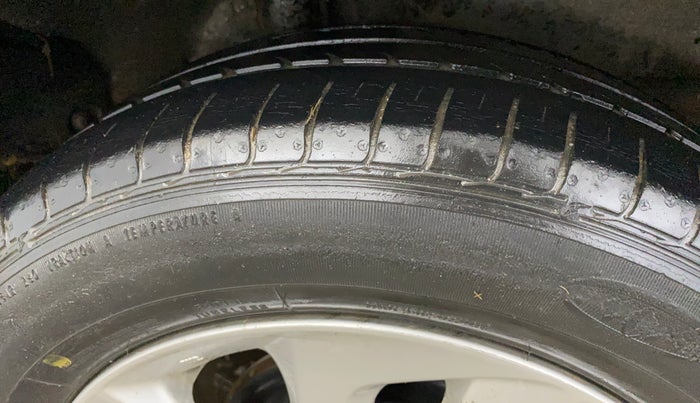 2014 Honda Mobilio 1.5L I-VTEC V, Petrol, Manual, 1,09,732 km, Right Rear Tyre Tread