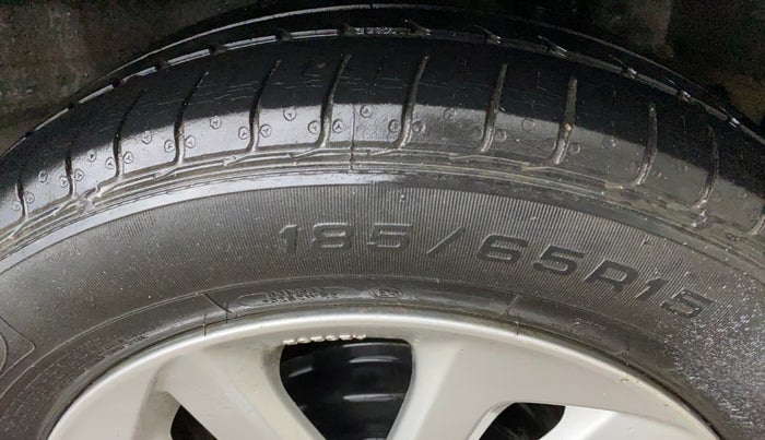 2014 Honda Mobilio 1.5L I-VTEC V, Petrol, Manual, 1,09,732 km, Left Rear Tyre Tread