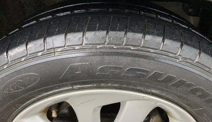 2014 Honda Mobilio 1.5L I-VTEC V, Petrol, Manual, 1,09,732 km, Right Front Tyre Tread