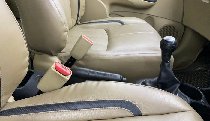 2014 Honda Mobilio 1.5L I-VTEC V, Petrol, Manual, 1,09,732 km, Gear Lever