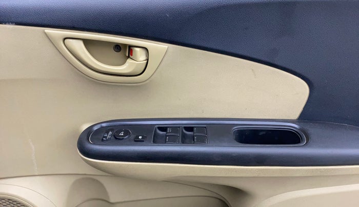 2014 Honda Mobilio 1.5L I-VTEC V, Petrol, Manual, 1,09,732 km, Driver Side Door Panels Control