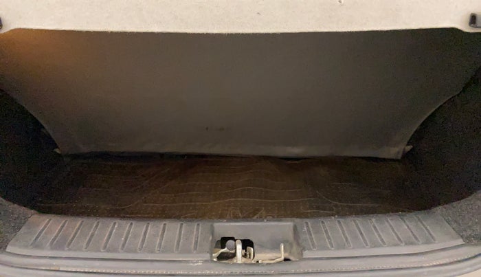 2016 Mahindra Kuv100 K8 6 STR, Petrol, Manual, 35,142 km, Boot Inside