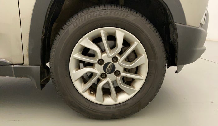 2016 Mahindra Kuv100 K8 6 STR, Petrol, Manual, 35,142 km, Right Front Wheel