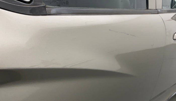 2016 Mahindra Kuv100 K8 6 STR, Petrol, Manual, 35,142 km, Right rear door - Minor scratches