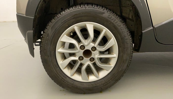 2016 Mahindra Kuv100 K8 6 STR, Petrol, Manual, 35,142 km, Right Rear Wheel
