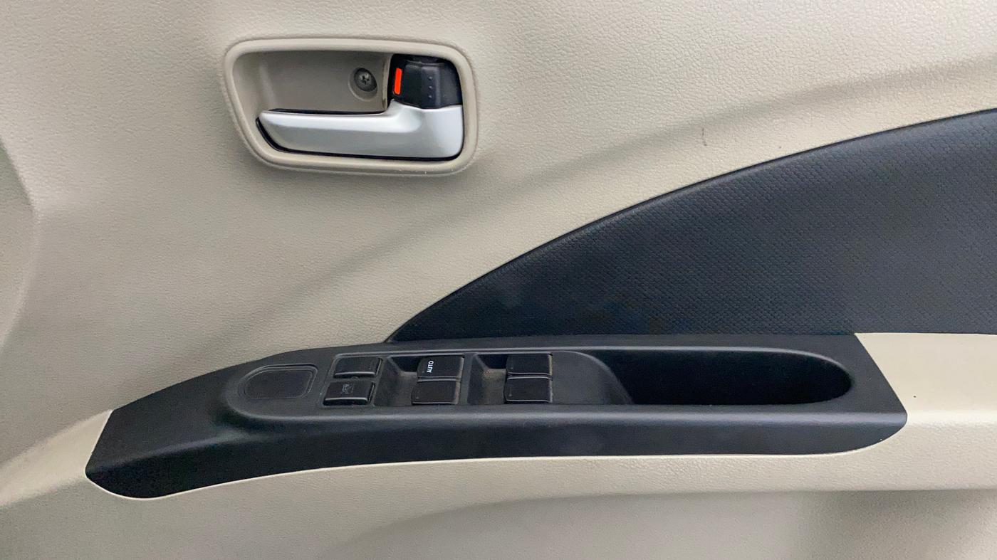 2017 Maruti Celerio VXI, Petrol, Manual, 1,19,348 km, Driver Side Door Panels Control