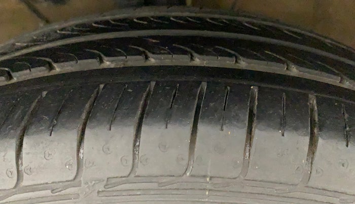 2020 Maruti Baleno SIGMA PETROL 1.2, CNG, Manual, 60,010 km, Left Front Tyre Tread